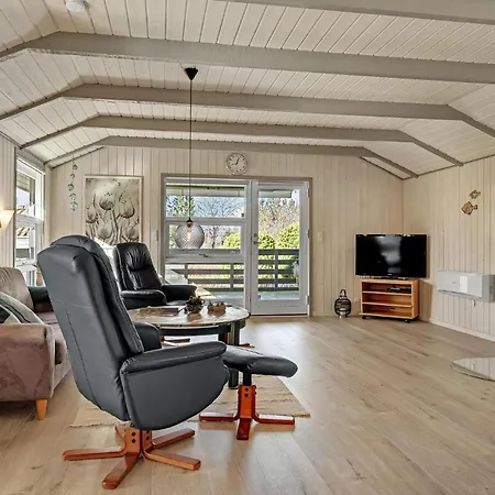 Lovely In With Kitchen Holiday home