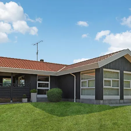 Holiday home Lovely In With Kitchen Glesborg